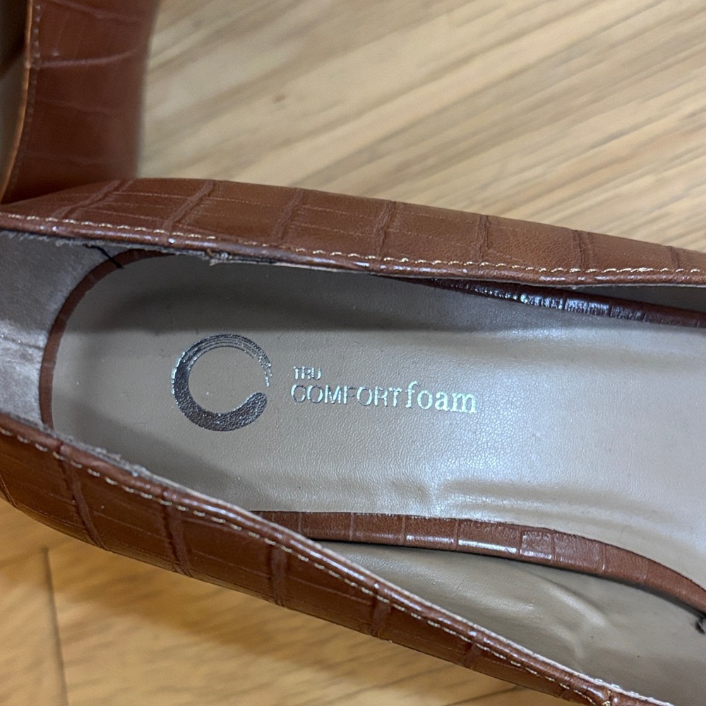 Crown Vintage Tan Croc-Embossed Heels Size 12 - Picture 2 of 6